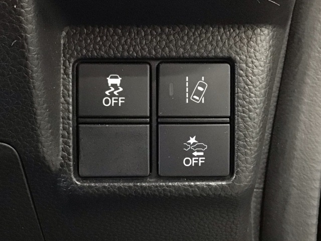 ホンダが推し進める総合先進安全装備のセンシング搭載！　衝突や斜線はみだしなどの危険が予測される時、センサーが警告。ヒューマンエラーを高度先進技術が補完してくれます。