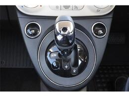 シフト操作がしやすく快適なドライブをお楽しみいただけます。