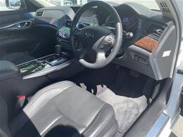 店舗にて現車の確認もいただけますので、お電話で在庫のご確認の上是非ご来店くださいませ！！店舗直通電話 0532-69-5171