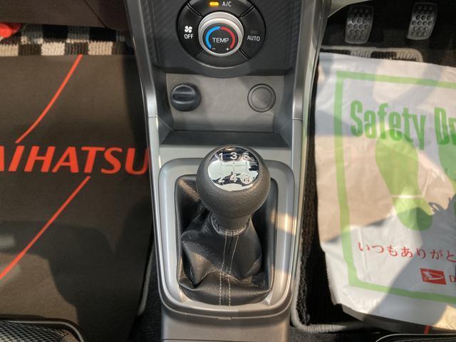 車両状態証明書修復歴の有無も一目瞭然。機能や内装・外装、走行距離、修復歴の有無をチェックし、クルマの状態を10段階にした車両状態証明書。数字や記号を使ってわかりやすく表示しています。