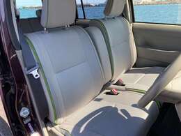 シートに目立つしわやへたりはありません！