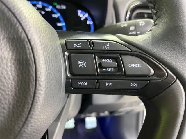 【レーダークルーズコントロール】高速道路での長距離走行が楽に！！自動で速度を保つクルーズコントロールが、衝突軽減システムと連携し、前方の車両を感知して車間を保つように速度調節してくれます！！