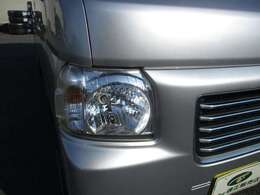 ヘッドライトのくすみや小さな傷など、くすんだレンズもある程度まで綺麗に復活します♪お車のライトが気になる方はお気軽にご相談下さいね♪