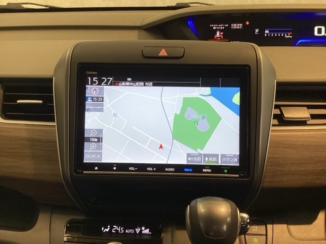 ナビゲーションはフルセグTV、インターナビ対応のGathers純正メモリーナビを搭載しています。Bluetoothオーディオ機能がありますので、スマートフォンなどの音楽も再生できます。