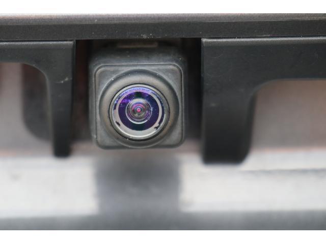 リヤカメラ付きで駐車も楽々、後方の映像を確認でき安心です