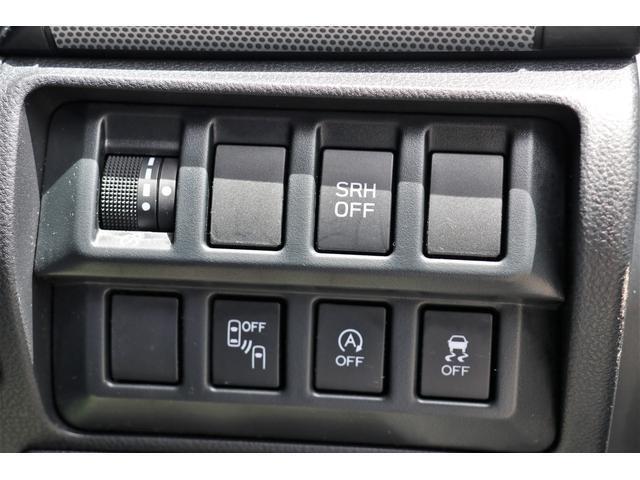 運転席の右側に各種スイッチを集中してレイアウト。