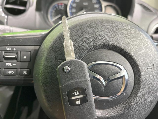 【キーレス】少し離れた場所からでもボタン一つでドアの開錠・施錠ができるのでとっても便利！ドアの鍵穴周りに傷をつけることもありません♪
