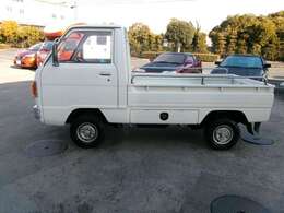 平成29年新社屋完成！居心地のいいショールームとフリードリンク！でゆっくいくつろいで下さい。中古車販売以外にも、レンタカーやキャンピングカー販売、カーコーティングも承っております！