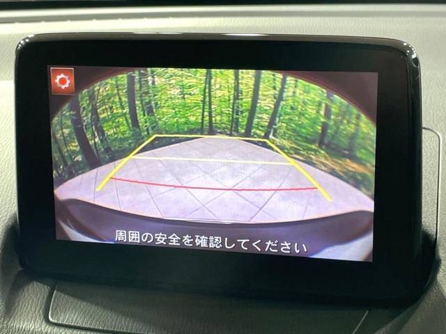 【バックカメラ】駐車時に後方がリアルタイム映像で確認できます。大型商業施設や立体駐車場での駐車時や、夜間のバック時に大活躍！運転スキルに関わらず、今や必須となった装備のひとつです！