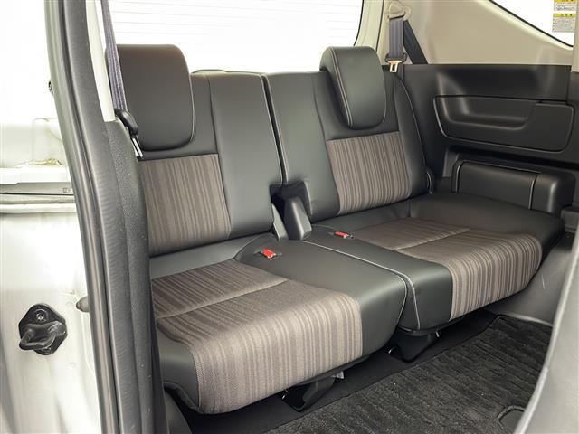 【運転席】座り心地が良いシートなので長時間の運転でも快適にお過ごしいただけます。新品のフロアマットのご注文も可能です。掲載箇所以外にご希望の写真がございましたらお気軽にお問い合わせ下さい。