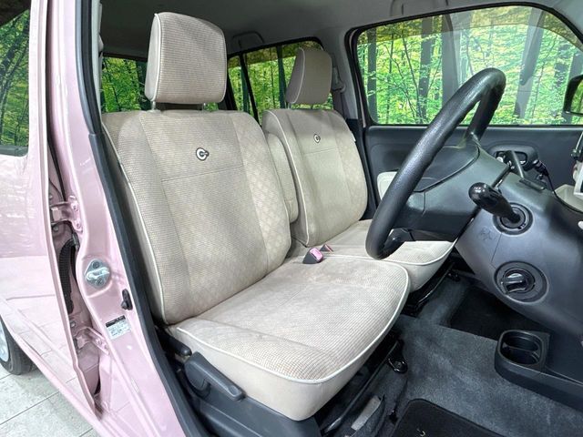 運転席シート廻りは使用感も少なく、良好な状態となっています。丁寧に使われていたことがよくわかりますね。