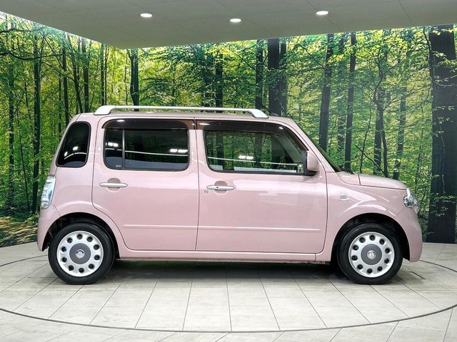 大好評のボディコーティング「弾スプラッシュコート」もご納車までに施工可能。通常のガラスコートと異なる、耐久年数6年の無機質ガラスコーティングが、ボディをキレイな状態に保ってくれます。
