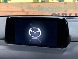 【メーカー純正ナビ】インテリアに溶け込むスタイリッシュな「専用設計」メーカーナビを装備♪視認性や操作性など基本性能にも優れ、より上質なカーライフをお楽しみいただけます。