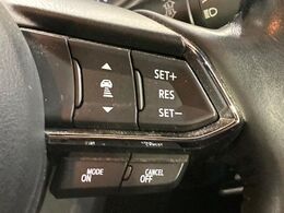 【マツダ・レーダークルーズコントロール】高速道路での長距離走行が楽に！自動で速度を保つクルーズコントロールが、衝突軽減システムと連携し、前方の車両を感知して車間を保つように速度調節してくれます！！