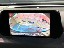 【バックカメラ】駐車時に後方がリアルタイム映像で確認できます。大型商業施設や立体駐車場での駐車時や、夜間のバック時に大活躍！運転スキルに関わらず、今や必須となった装備のひとつです！