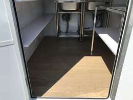 床もキレイな状態です。フラットな床面です。