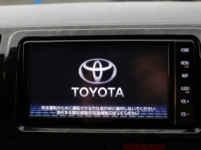 純正ナビにバックカメラ付きで豊富な機能が盛りだくさんです♪