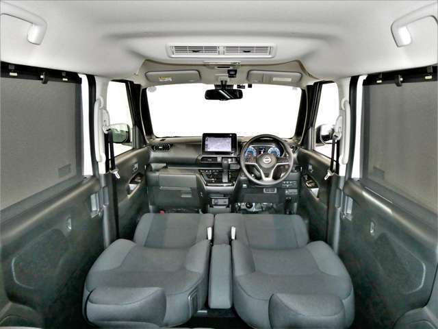 全面にUVカットガラスを標準装備☆なかでもフロントドアには紫外線を99％カットするスーパーUVカットガラスを採用☆サイドからのUV対策を強化しています☆