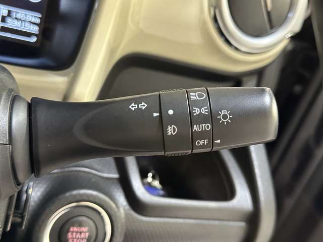オートライト装備車両です。