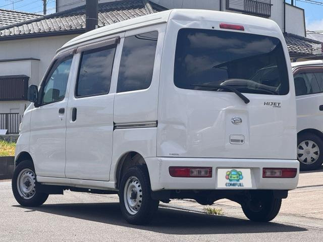 リアまわりまでしっかり艶出し磨き済み細部まで丁寧に仕上げており、どの角度から見ても清潔感あふれる一台です