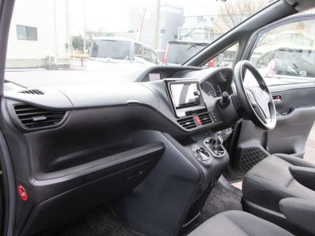 ■　助手席　■　オゾンの力出で車内を除菌・消臭＆特別仕様のルームクリーニング！！　小さなお子様がいらっしゃるお客様におすすめのオプションです。