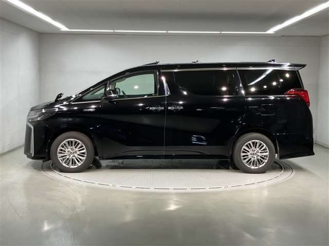 全車種、走行距離無制限の1年間無料保証付き！全国5000ヶ所に及ぶトヨタサービス店舗の安心ネットワーク！※3年先まで延長可能なロングラン保証αもご用意してます（有料）。