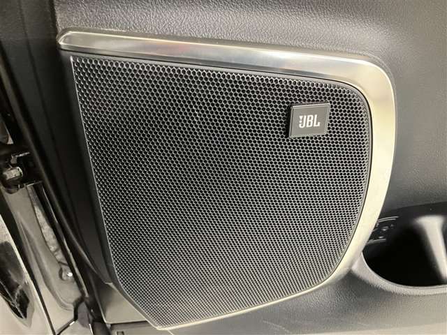 JBLスピーカーで高音質な音楽をお楽しみください。