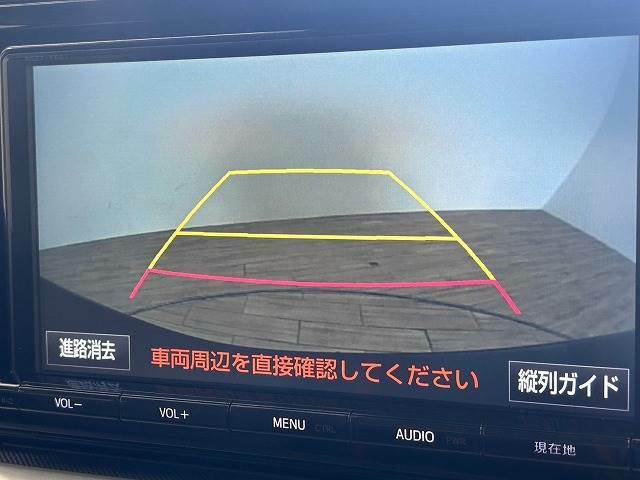 【カラーバックモニター】を装備しております。リアやサイドの映像がカラーで映し出されますので日々の駐車や幅寄せなどで安心安全です。