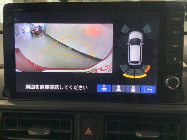 バックギアに入れるだけで自動でリヤカメラに切り替わります！車庫入れやバックが苦手な方にオススメ！