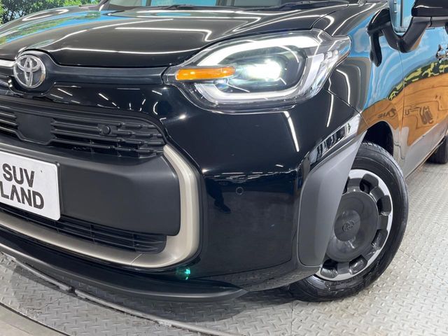 【LEDヘッドライト】悪天候や夜間走行時も良好な視界を確保し安心して運転できる高輝度LEDヘッドライトを装備！点灯速度が早く、消費電力も抑えられています。