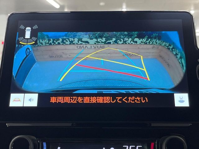 【バックカメラ】駐車時に後方がリアルタイム映像で確認できます。大型商業施設や立体駐車場での駐車時や、夜間のバック時に大活躍！運転スキルに関わらず、今や必須となった装備のひとつです！