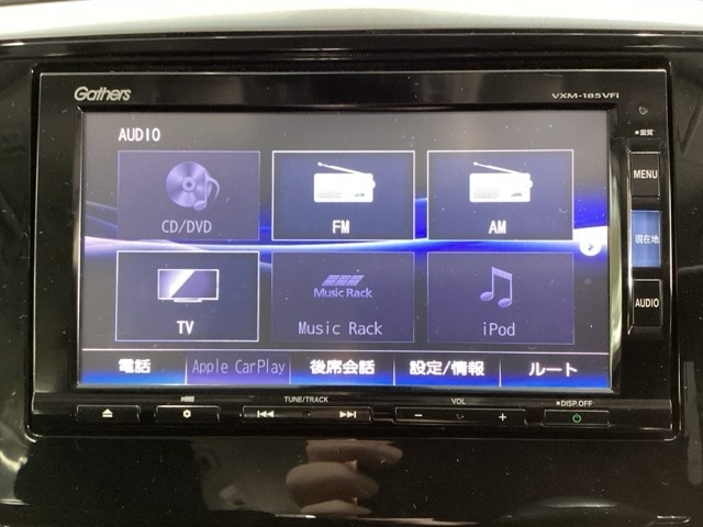 ナビゲーションはフルセグTV対応のGathers純正メモリーナビを搭載しています。Bluetoothオーディオ機能がありますので、スマートフォンなどの音楽も再生できます。