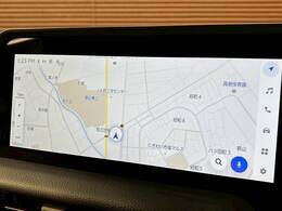【純正ナビ】一体感のあるナビは、高級感ある車内を演出してくれます。Bluetooth再生などオーディオ機能も充実しておりますので、運転もより楽しめます♪