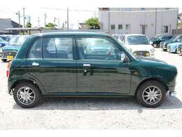 ☆男性も女性も様になるデザインです！一目見ただけで、この魅惑的なボディーが存在感を放っていることが分かって頂けると思います。