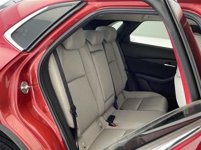 【後部座席】『後部座席周辺』の画像になります。写真の内容に関してご不明点、ご質問等がございましたらお気軽にガリバー店舗までお問い合わせください。