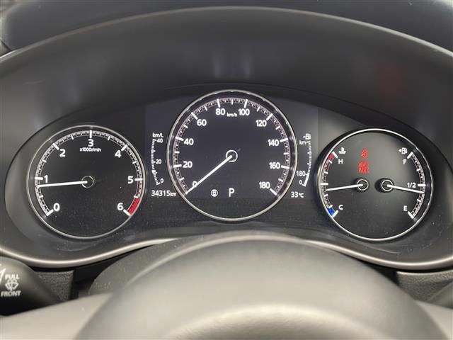 【スピードメーター】『スピードメーター』の画像になります。メーターがシンプルで見やすく運転しやすいですね！