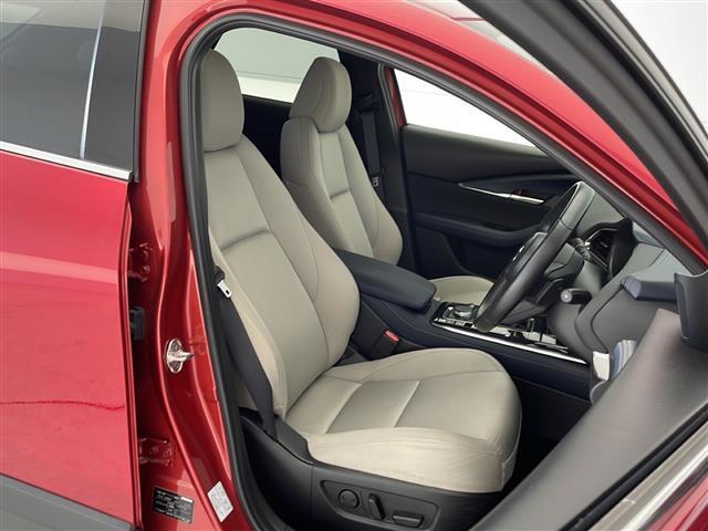 【運転席】『運転席周辺』の画像になります。写真の内容に関してご不明点、ご質問等がございましたらお気軽にガリバー店舗までお問い合わせください。