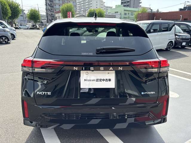 プライバシ-ガラスが装備されています。外を見るときは気にならずに、後方車両から車内が見えにくい設計です。