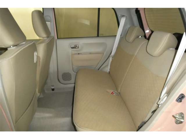 ゆとりある広々とした車内空間は、ドライブを始め買い物やレジャーなど、幅広く活躍します。一人でもみんなとでもお出かけを楽しみましょう！