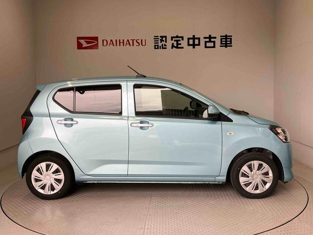 車両右側面からの写真になります。車をご覧になりたい時はお気軽に最寄りの店舗へご相談下さい。