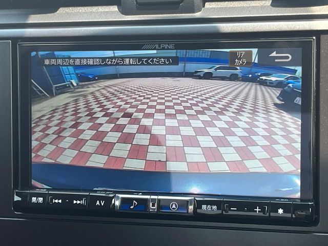 【バックカメラ】駐車時に後方がリアルタイム映像で確認できます。大型商業施設や立体駐車場での駐車時や、夜間のバック時に大活躍！運転スキルに関わらず、今や必須となった装備のひとつです！