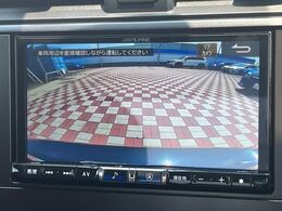 【バックカメラ】駐車時に後方がリアルタイム映像で確認できます。大型商業施設や立体駐車場での駐車時や、夜間のバック時に大活躍！運転スキルに関わらず、今や必須となった装備のひとつです！
