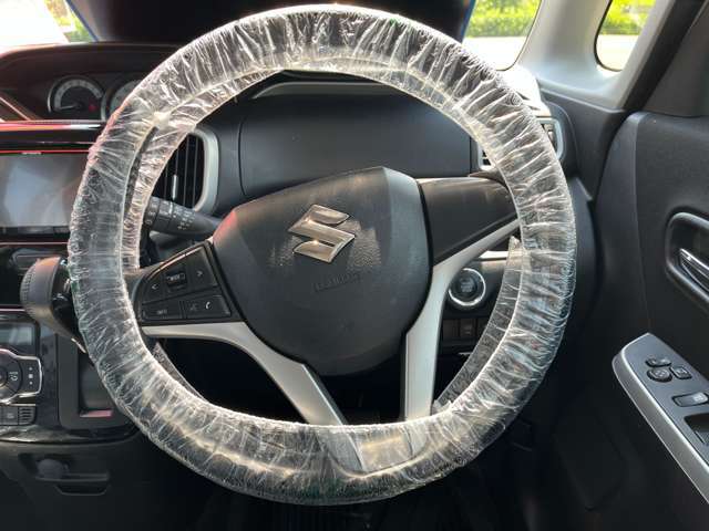 ハンドルも操作性良好です！車内もクリーニングしてのお引渡しになります。