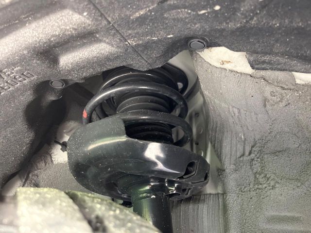 お車を安心してお乗りいただく為には、足回りの定期点検が欠かせません。サービスサポート（有償保証）では無料点検もご提供しており、安心のカーライフをお過ごしいただけるサポート体制が整っています。