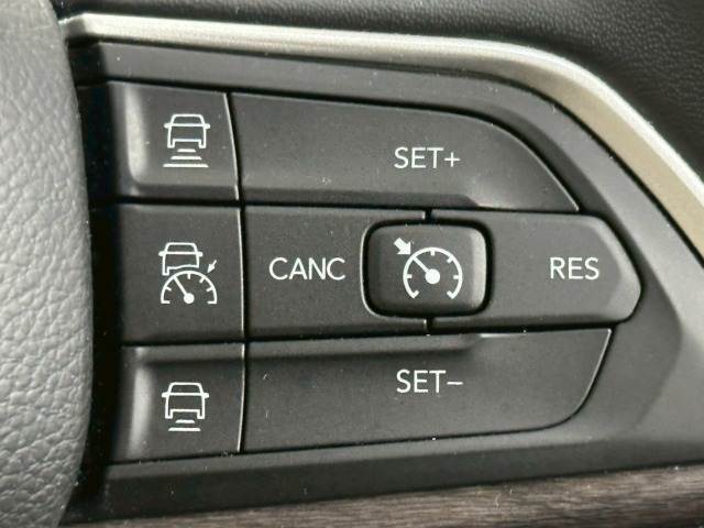 高級車にはお馴染みの【電動リアゲート】搭載。