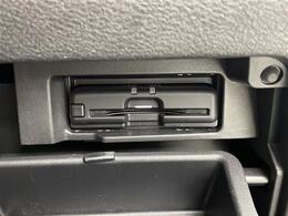 【ETC】有料道路を利用する際に料金所で停止することなく通過できる、ETC車載器（ノンストップ自動料金収受システム機器）が装備されています。セットアップを行うことで利用可能になります。