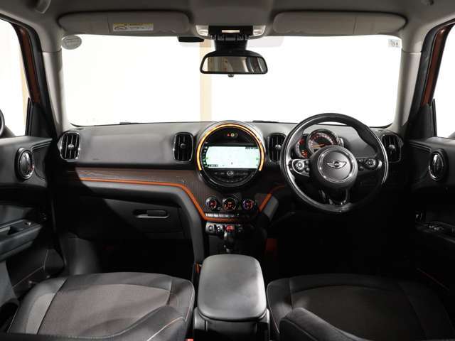 ■高年式、低走行、装備や価格に魅力があるなど、専門店の目線で厳選した高品質なミニのみ厳選し、約250台以上の新旧ミニの中からお気に入りの1台をお選びいただけます■マッチした1台がきっと見つかりますよ♪