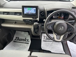 【HondaSENSING】衝突を予測してブレーキをかけたり、前のクルマとちょうどいい距離でついていったりできる多彩な安心・快適機能を搭載した先進の安全運転支援システムです。