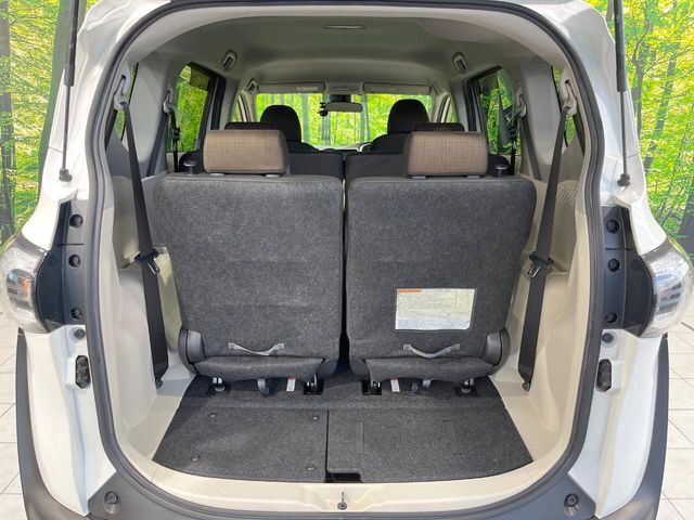 普段のお買い物や通勤、送迎等に十分な荷室スペースを確保しております。セカンドシートを倒すと、大きな荷物の積載も可能です♪