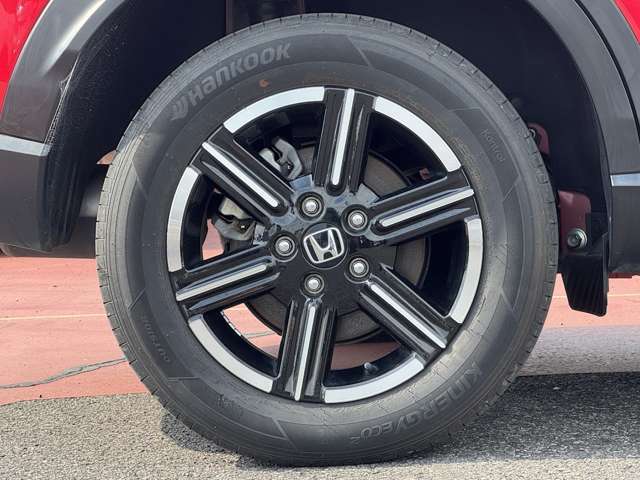 【純正16インチアルミホイール】タイヤサイズは215/60/R16